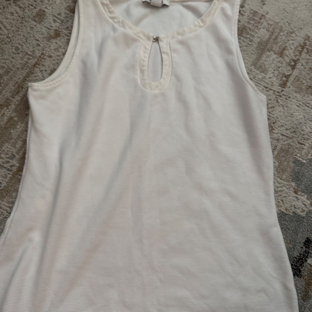 White sleeveless shirt - Picture 2 of 2